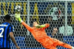 巴萨中场危机：加维重伤，中场空缺下的战术调整